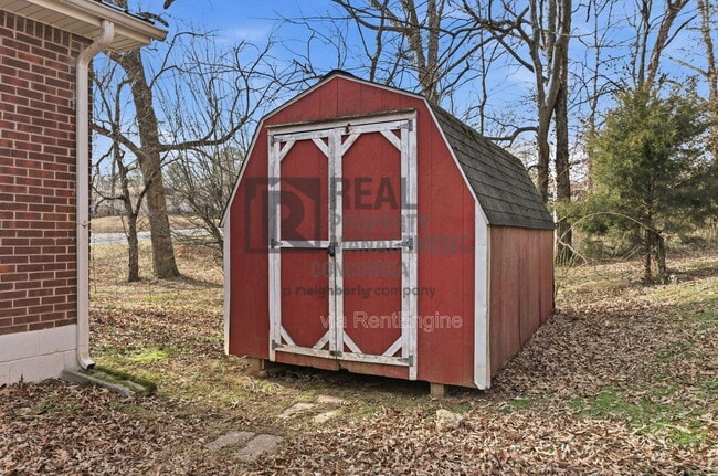 Building Photo - 1527 Cherry Tree Dr