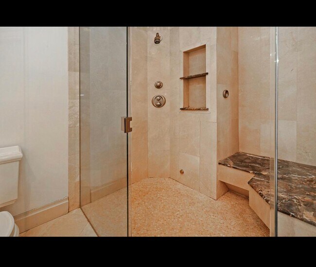 Building Photo - 220 E Deshler Ave