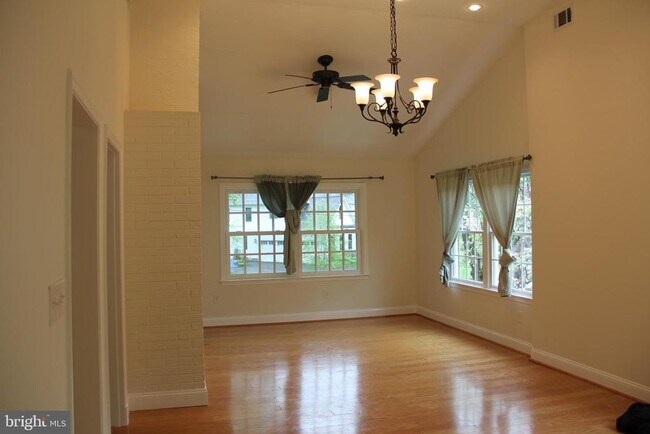 Building Photo - 1103 Delf Dr