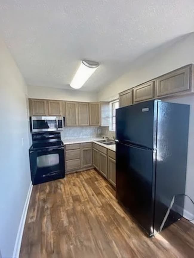 Building Photo - 3 Bedroom in Frankfort with Shed!