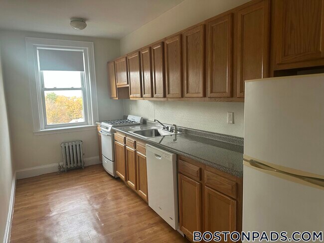 Building Photo - 2045 Commonwealth Ave