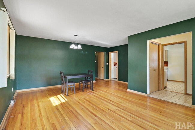 Building Photo - 4012 Pleasant Valley Blvd