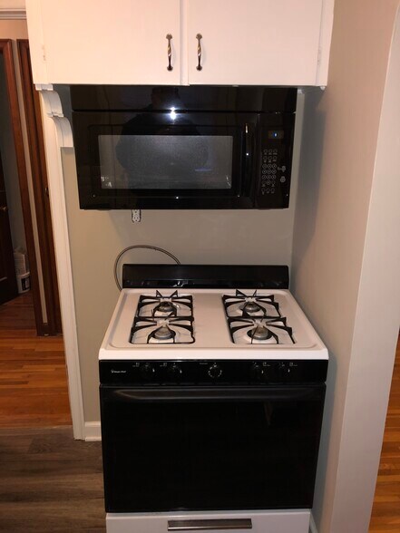 Primary Photo - 1304 N Perry Ave
