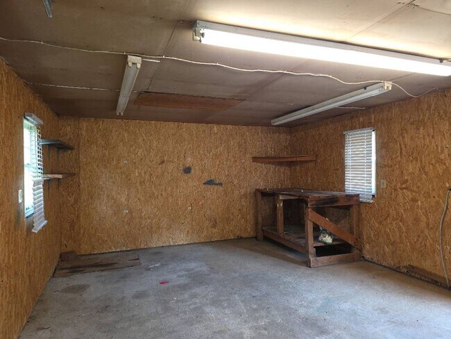 Building Photo - 4800 Crestmont Dr