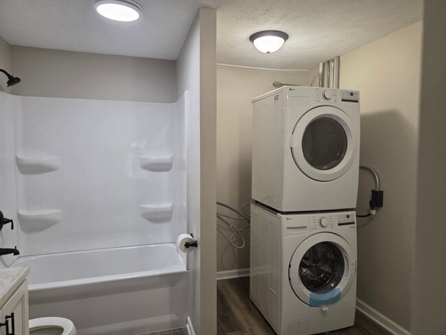 Building Photo - Completely remodeled 3-bedroom house avail...