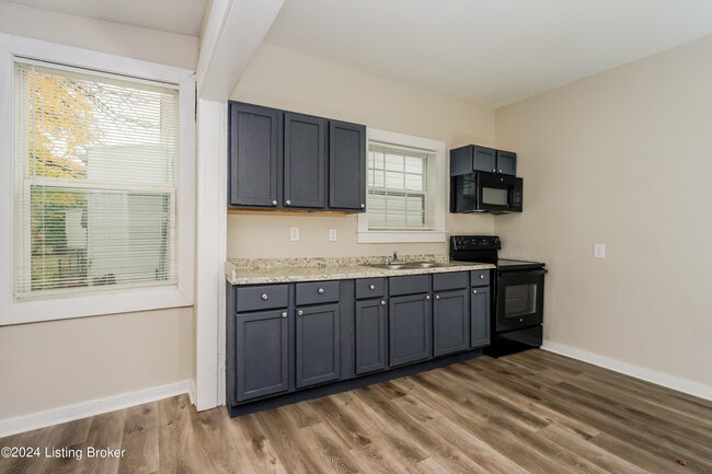 Building Photo - 1105 S 32nd St