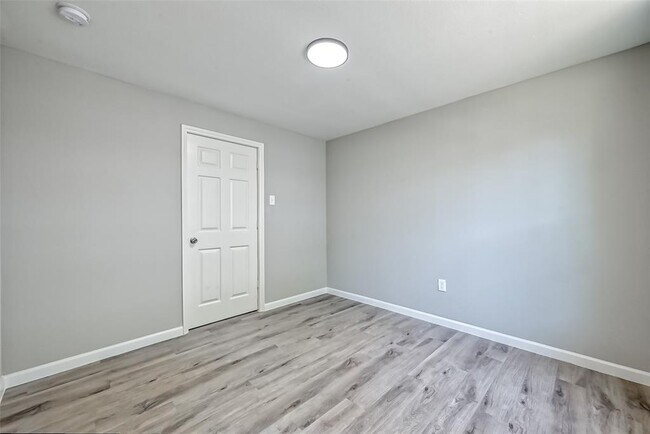 Building Photo - 3274 Reeves St