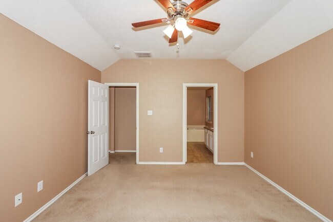 Building Photo - 16707 Great Oaks Glen Dr