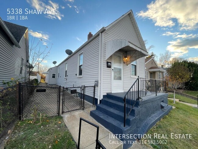 Building Photo - Spacious 1 Bedroom on The Hill, Easy Walki...