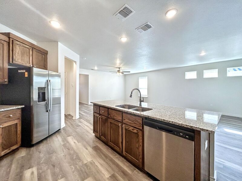 Building Photo - 866 Freedom Cir