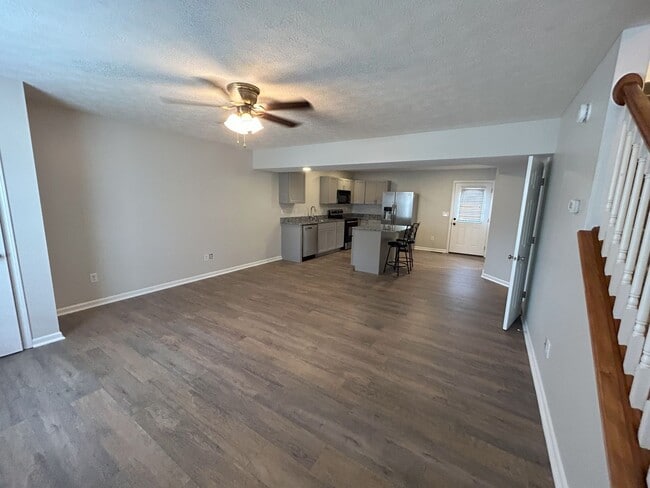 Building Photo - Sublease 6/1/25- 10/31/25