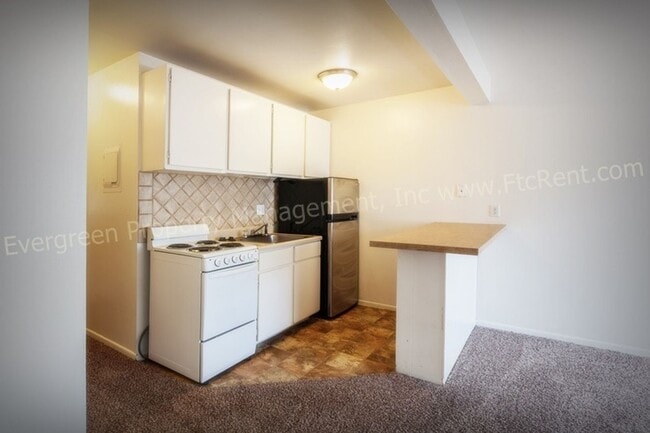 Building Photo - 2008 W Plum St