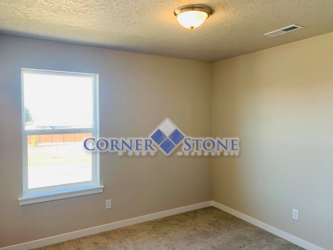 Building Photo - Beautiful Home in Boise!