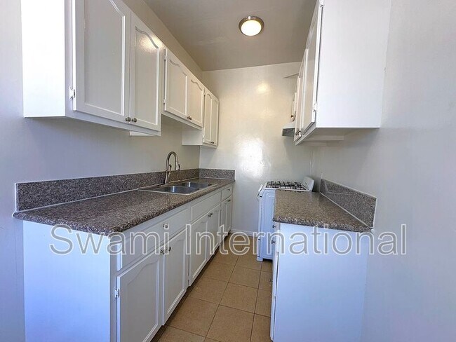 Building Photo - 521 N Avalon Blvd