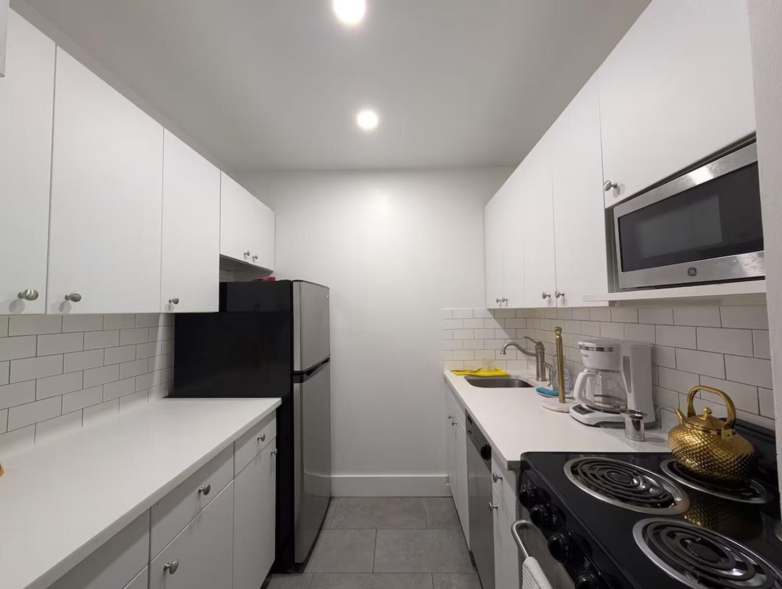 Building Photo - 221 E 50th St