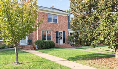 Building Photo - 2180 Kingsbrook Dr