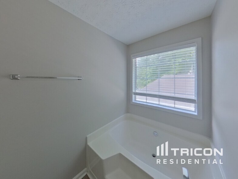Building Photo - 563 Fielding Ct