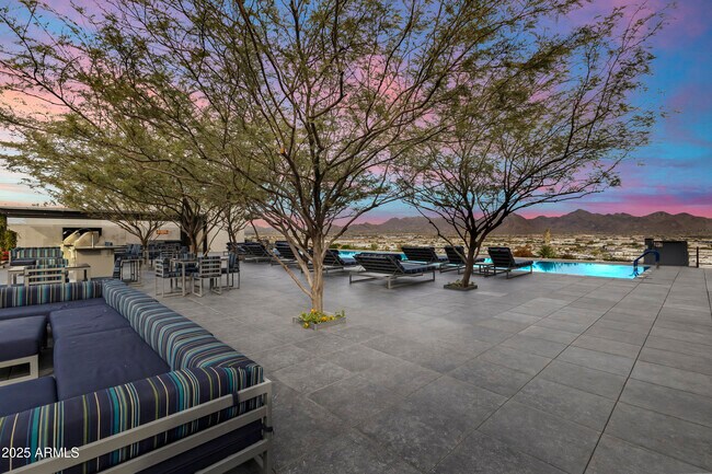 Building Photo - 7180 E Kierland Blvd