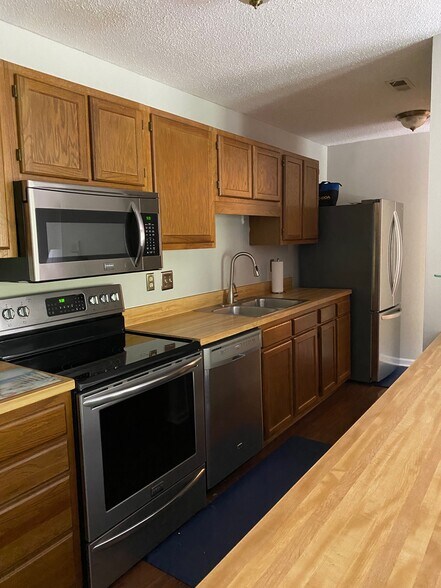 Building Photo - 1511 Creekwood Ct