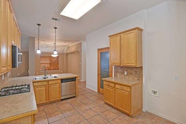 Building Photo - BEAUTIFUL 3 BEDROOM HOME LOCATED IN FRISCO, TEXAS!