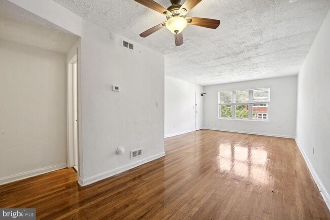 Building Photo - 1471 Bangor St SE