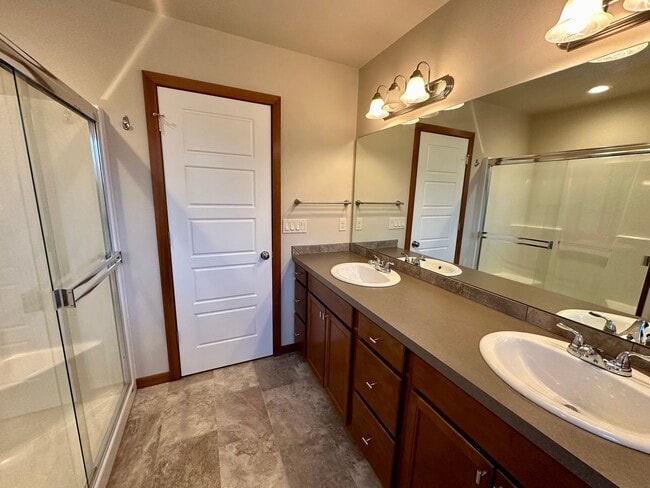 Building Photo - 2145 Seamount Dr