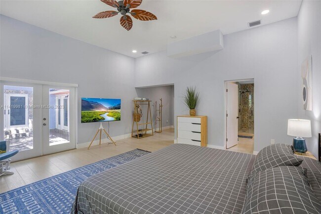 Building Photo - 890 NE 90th St