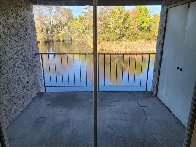 Building Photo - FOR RENT!!! CUTE AND COZY 1 BEDROOM 1 BATHROOM CONDO.- ON THE WATER...