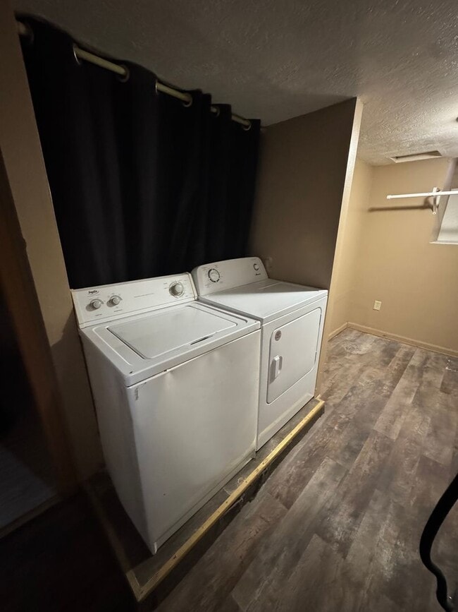 Building Photo - cozy 3 bedroom, 2 bath house