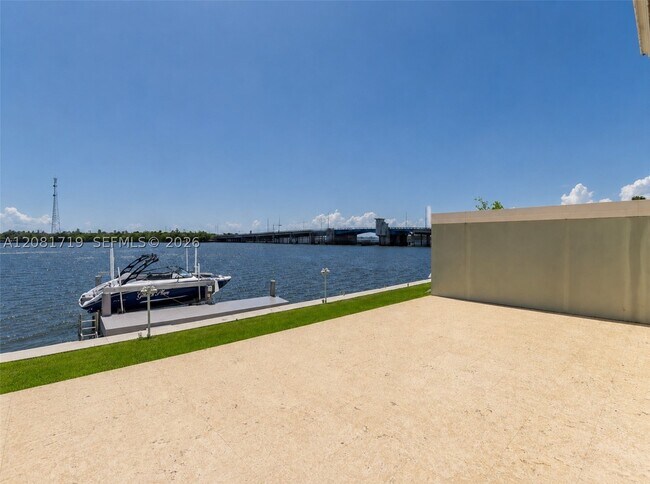 Building Photo - 8041 NE Bayshore Ct
