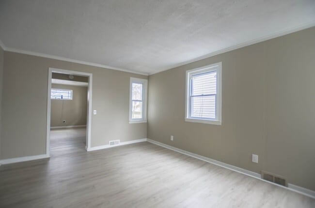 Building Photo - 6bd 2ba house | PLEX Neighborhood | Off st...