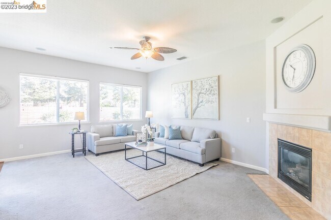 Building Photo - 1055 Meadow Brook Dr