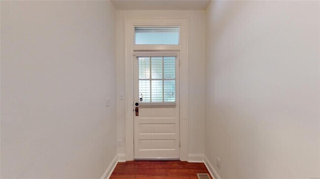 Building Photo - 345 Cloverdale Rd