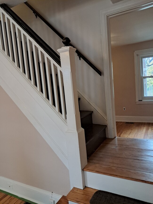 Building Photo - 941 Sargent Ave