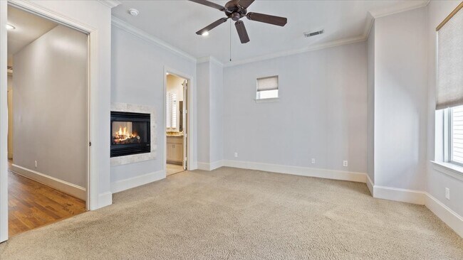 Building Photo - 931 W 23rd St