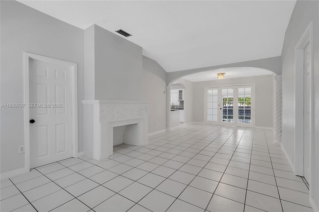 Building Photo - 2327 SW 22nd Terrace