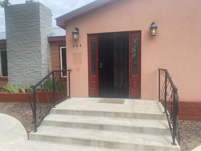 Building Photo - 444 E Montezuma Ave