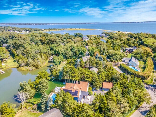 Building Photo - 425 Cedar Point Dr E