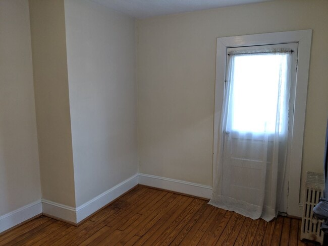 Building Photo - Charming Historic townhouse in downtown Frederick available mid June!