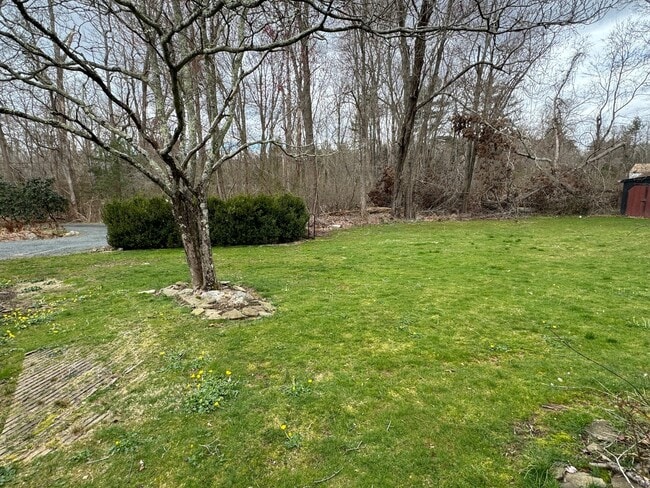 Building Photo - 592 Horse Pond Rd