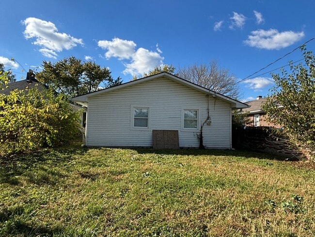 Building Photo - 4 Bed, 1.5 Bath Pet-Friendly Home with Fully Fenced Backyard