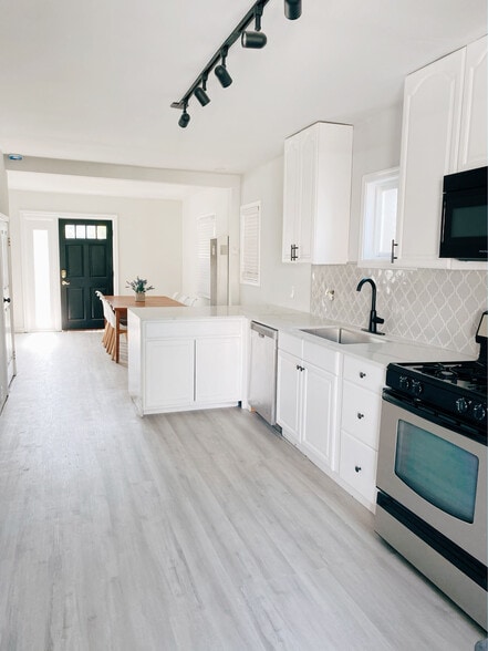 Building Photo - 25612 Lucille Ave