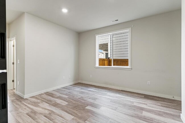 Building Photo - Bueaitful 4 bedroom home with 1 bed 1 bath MIL!