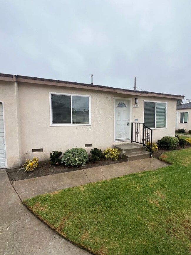 Primary Photo - Oxnard - Single story 1 bedroom, 1 bathroo...