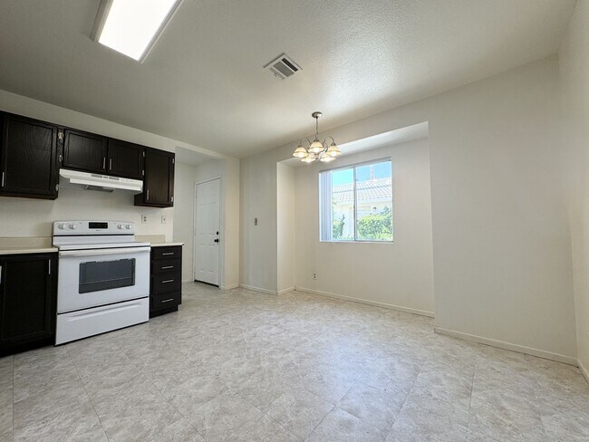 Building Photo - COMING SOON!! 3 Bedroom 2 Bathroom Apartment in Cathedral City!