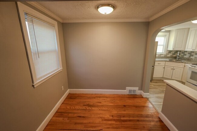 Building Photo - 11 Cragmere Terrace