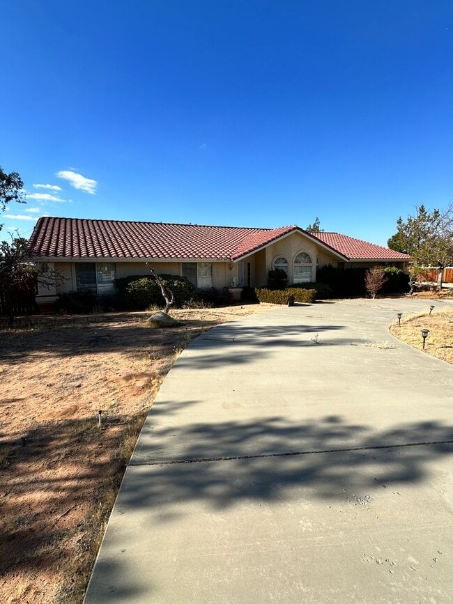 Building Photo - 4 BEDROOM APPLE VALLEY HOME