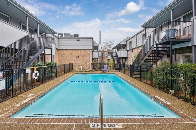 Building Photo - 4450 Sherwood Ln
