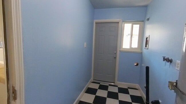 Building Photo - 3537 N San Joaquin St