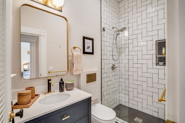 Building Photo - Cole Valley/Ashbury Heights: Remodeled Fla...
